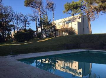 Casa · 300m² · 6 Ambientes · Casa en Alquiler Temporario - 5 Dorm. 5 Baños - Pinamar