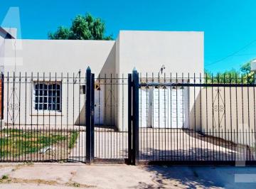 Casa · 130m² · 4 Ambientes · 2 Cocheras · Casa en Venta en Lisandro Olmos