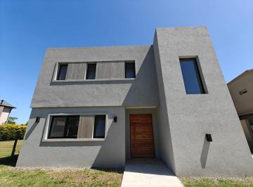 Casa · 170m² · 4 Ambientes · 2 Cocheras · Casa en Venta en Pilar del Este Santa Elena