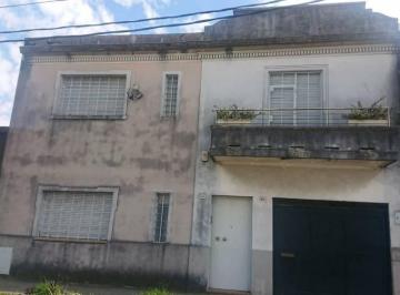 Casa · 110m² · 4 Ambientes · 2 Cocheras · Casa en Venta en Lugano en 2 Plantas