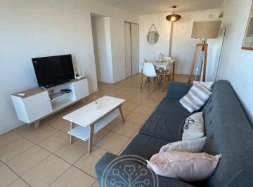 Departamento · 60m² · 3 Ambientes · Departamento de 2 Dorm. en Venta en Alberdi con Cochera