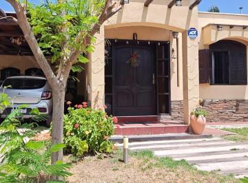 Casa de 5 ambientes, Villa Nueva · Barrio Privado, Casa con Excelente Ubicación y Tranquilidad.