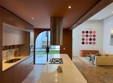 Casa · 225m² · 8 Ambientes · 1 Cochera · Venta Casa Diseño de Autor con Pileta y Cochera en Barrio Abasto