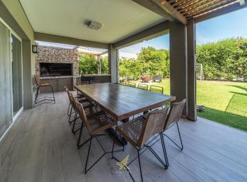 Casa · 236m² · 7 Ambientes · 1 Cochera · Casa en Nordelta