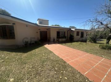 Casa · 305m² · 6 Ambientes · 1 Cochera · Casa de Categoria 3 Dor. C/pileta y Quincho en Salsipuedes