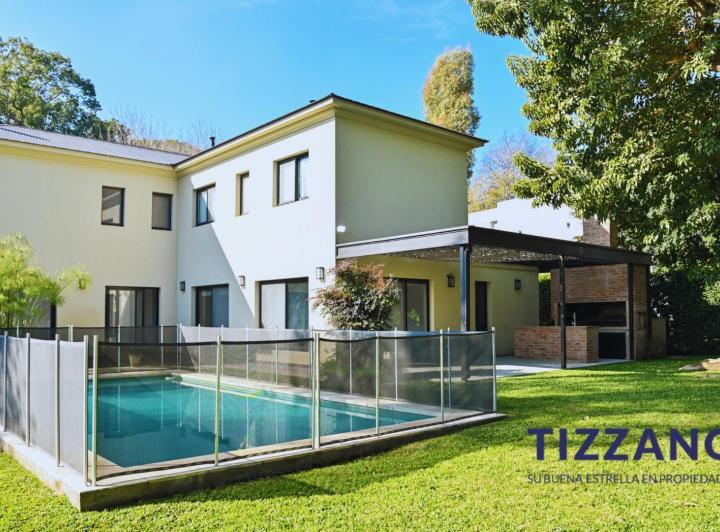 Casa · 236m² · 5 Ambientes · 5 Cocheras