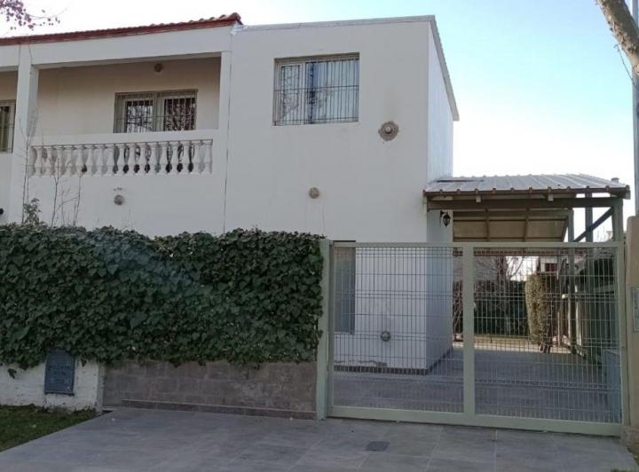 Casa · 219m² · 5 Ambientes · 1 Cochera