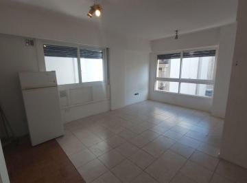 Departamento en Venta de 1 ambiente · Excelente Monoambiente Al Frente. Super Aireado. Vig 24 Hs. Apto Profesional