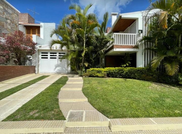 Casa · 285m² · 7 Ambientes · 1 Cochera
