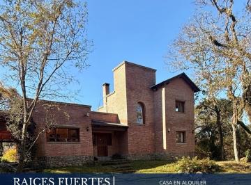 Casa · 4700m² · 3 Dormitorios · 2 Cocheras · Casa - Castellanos