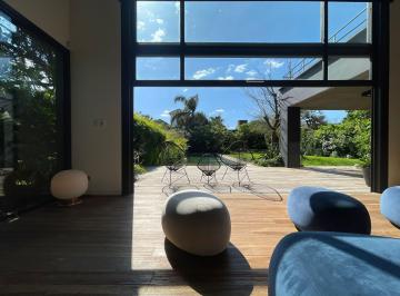 Casa · 283m² · 7 Ambientes · 2 Cocheras · Casa de Diseño Totalmente Refaccionada! Muy Canchera y Luminosa - Producto Único!