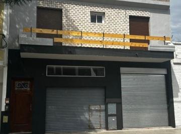 Departamento · 130m² · 3 Ambientes · Venta Piso Unico en PH de 3 Ambientes en Barrio Naon Hecho a Nuevo!