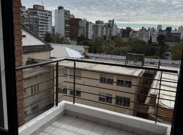 Departamento de 2 ambientes, Rosario · Hermoso Semipiso con Amplio Balcon y Cocina Separada con Vistas a Plaza Sarmiento