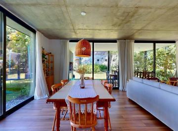 Casa · 180m² · 4 Ambientes · 2 Cocheras · Venta Casa en Las Prunas