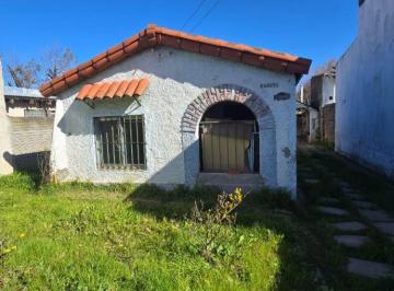 PH de 7 ambientes, Ensenada · ¡Oportunidad Única! Casa con Amplio Terreno y Espacio Multifuncional en Punta Lara