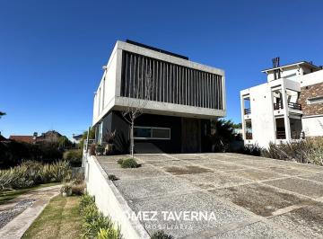 Casa · 280m² · 5 Ambientes · 2 Cocheras · Casa en Alquiler en Pinamar Disponible Marzo