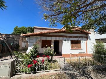 Casa · 80m² · 5 Ambientes · Casa en Venta Villa Regina