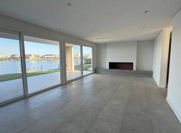 Casa · 280m² · 5 Ambientes · 1 Cochera · Casa en Santa Ana
