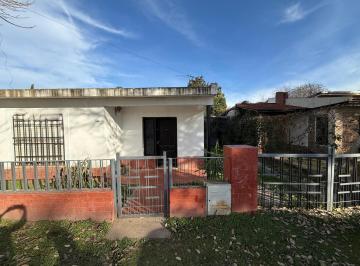 Casa · 65m² · 3 Ambientes · 1 Cochera · Casa en Pueblo Esther