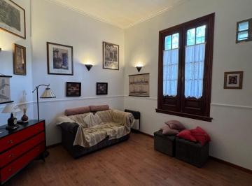 Casa · 150m² · 4 Ambientes · Casa en Esquina - Dividida - 2 Terrazas