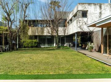 Casa · 197m² · 6 Ambientes · 3 Cocheras · Casa 3 Dorm. en Miraflores, Funes Hills