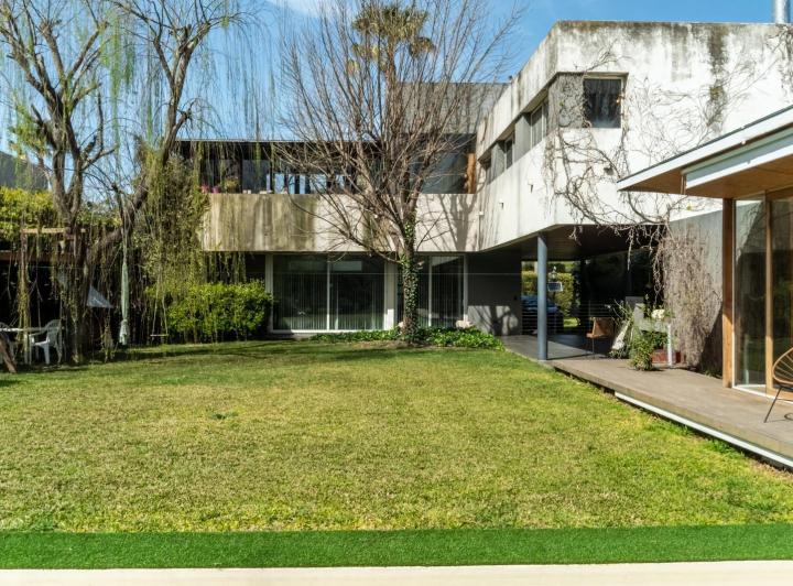 Casa · 197m² · 6 Ambientes · 3 Cocheras