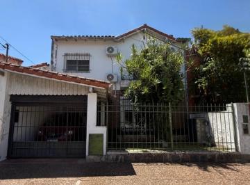 Casa · 250m² · 4 Ambientes · 2 Cocheras · Solido Chalet en Castelar Norte Centro a 50 m de Arias