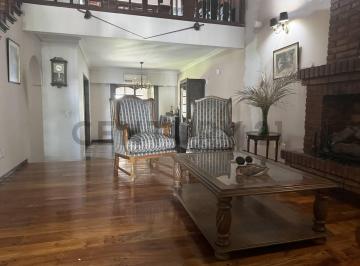 Casa · 250m² · 5 Ambientes · 2 Cocheras · Venta Casa de 5 Ambientes Castelar Norte Apto Credito