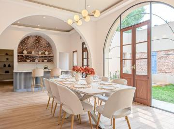 Casa · 203m² · 7 Ambientes · 1 Cochera · Casa en Nuestra Señora de Lourdes
