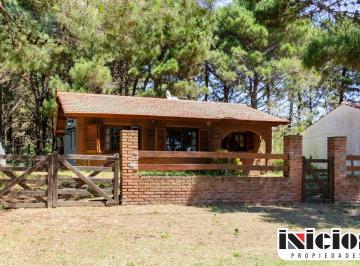 Casa de 3 ambientes, Nueva Atlantis · Chalet: Almafuerte N° 860 E/ Olmos y Cramer - Nueva Atlantis - C1048