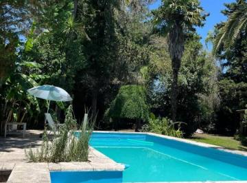 Casa · 200m² · 5 Ambientes · 2 Cocheras · Casa en Venta en City Bell de 3 Dorm.