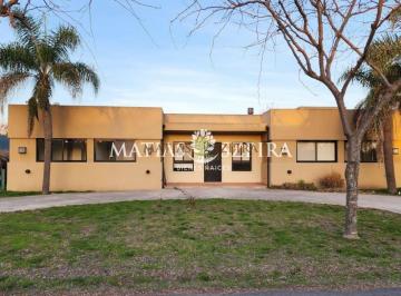 Casa · 130m² · 4 Ambientes · Casa en Venta en La Cesarina