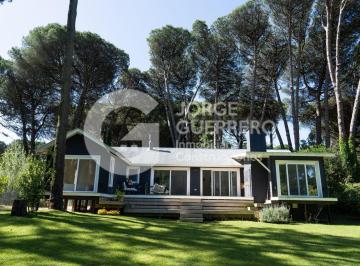 Casa · 1060m² · 6 Ambientes · Casa en Carilo