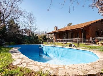 Quinta vacacional · 105m² · 4 Ambientes · 1 Cochera · Venta Casa Quinta, 4 Amb con Importante Lote y Pileta en Malvinas Argentinas