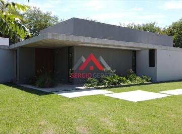 Casa · 207m² · 4 Ambientes · 2 Cocheras · Casa en Everlinks Golf & Country Club