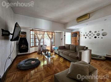 Casa · 145m² · 4 Ambientes · 1 Cochera · Excelente Casa 4 Ambientes con Cochera y Patio - Devoto