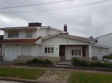 Casa · 130m² · 5 Ambientes · 2 Cocheras · Casa en Punta Mogotes