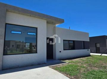 Casa · 130m² · 4 Ambientes · 1 Cochera · Casa en Venta en Santa Elisa, Pilar del Este, Pilar