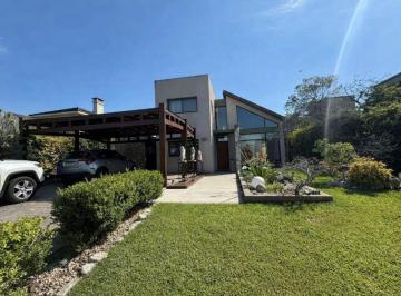 Casa de 5 ambientes, Berazategui · Casa en Alquiler - Ombues de Hudson