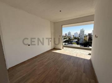 Departamento · 160m² · 4 Ambientes · 1 Cochera · Triplex Semipiso en Venta de Tres Dorm. con Terraza y Cochera