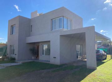 Casa · 217m² · 6 Ambientes · 2 Cocheras · Casa en Barrio Privado Las Cañitas