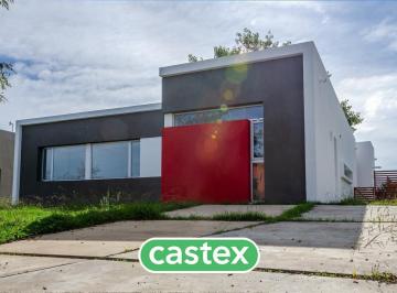 Casa · 204m² · 5 Ambientes · Casa de 5 Ambientes a La Venta en El Cantón, Puerto, Escobar