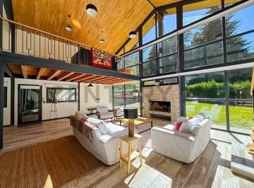 Casa · 196m² · 4 Ambientes · 1 Cochera · Venta Casa Villa La Angostura