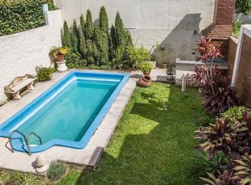 Casa · 241m² · 5 Ambientes · 1 Cochera · Casa de 3 Dorm. con Jardín y Pileta en El Bajo de Martínez