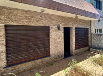 Casa · 110m² · 3 Ambientes · 3 Cocheras · Venta Casa Lote 10x24.50 m a Refaccionar