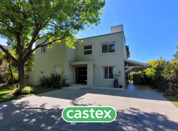 Casa · 206m² · 5 Ambientes · 1 Cochera