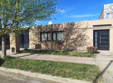 Casa · 210m² · Casa 3 Dorm - Pileta