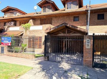 Casa · 225m² · 4 Ambientes · 2 Cocheras · Hermosa y Amplica Casa en Villa Bosch