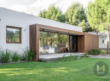 Casa · 250m² · 5 Ambientes · 1 Cochera · Casa en Venta La Herradura Pinamar