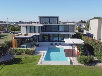 Casa de 8 ambientes, Tigre · Exclusiva Casa en Venta Al Lago Central El Golf Nordelta